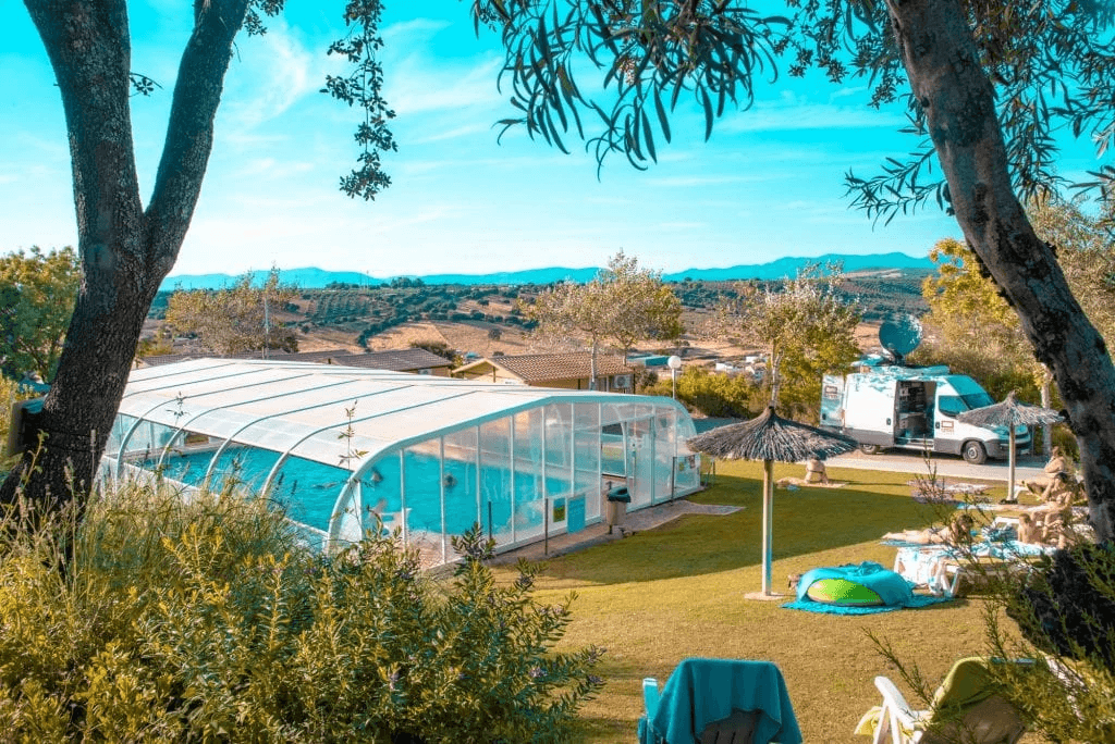 VISITA EL CAMPING MIRADOR DE CABAÑEROS. EL MEJOR ALOJAMIENTO CERCA DE LA CHORRERA
