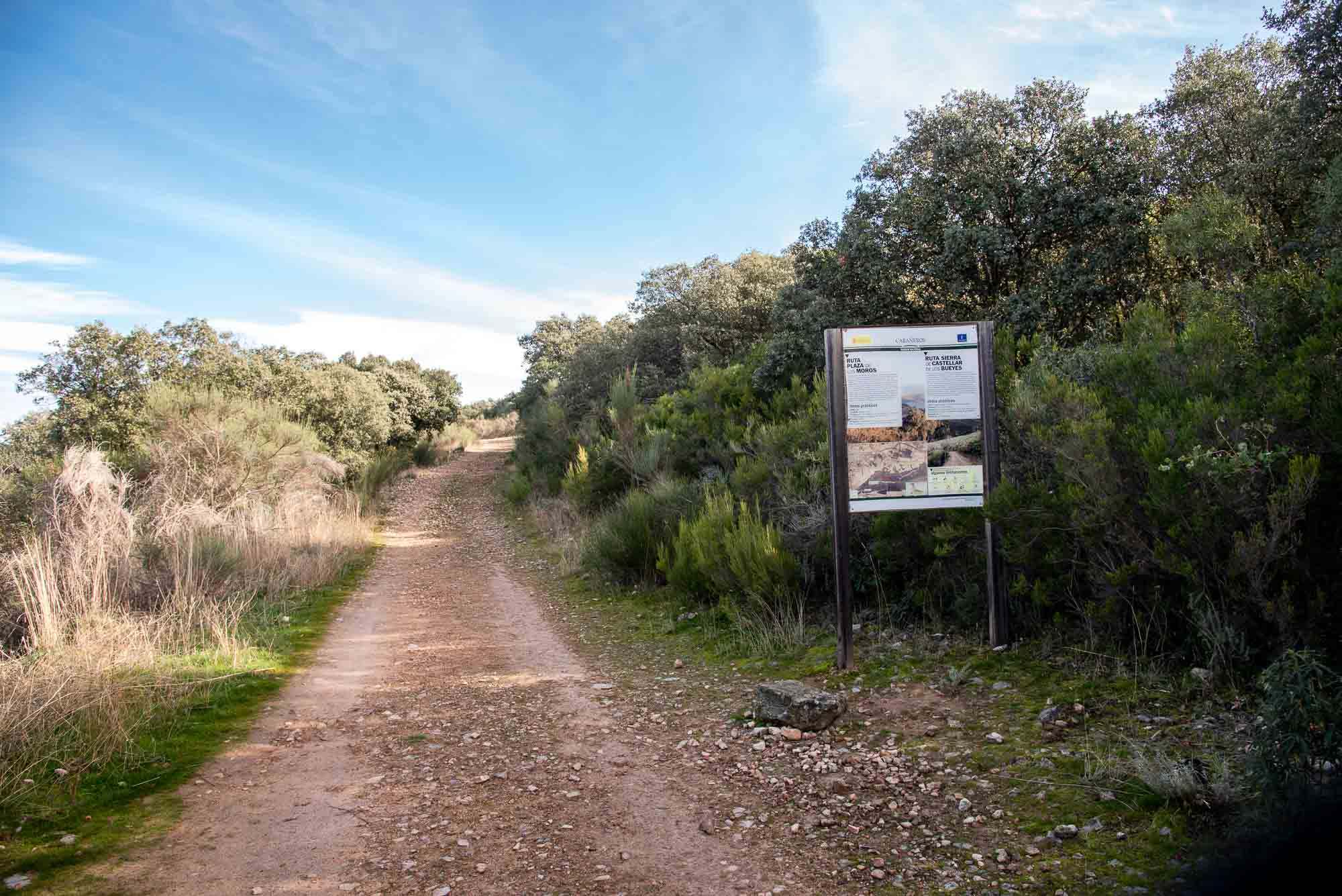 Inicio de la ruta de la Plaza de Los Moros y Castellar de los Buelles.